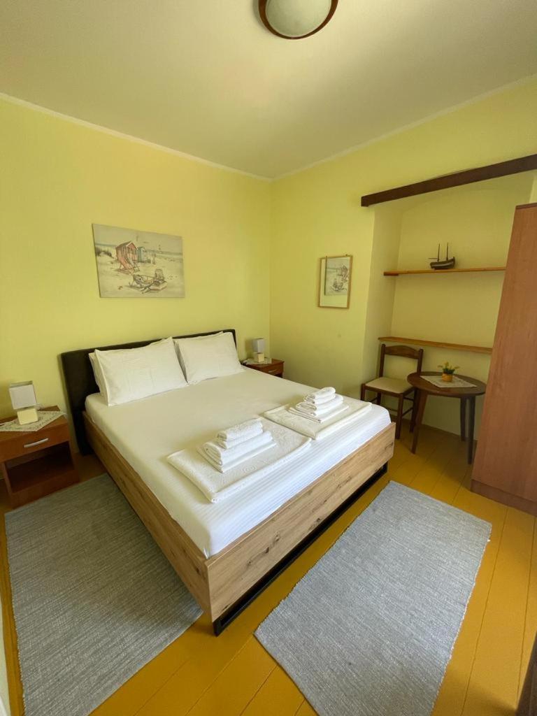Mediterranean Holiday House & Apartments Kotor Quarto foto